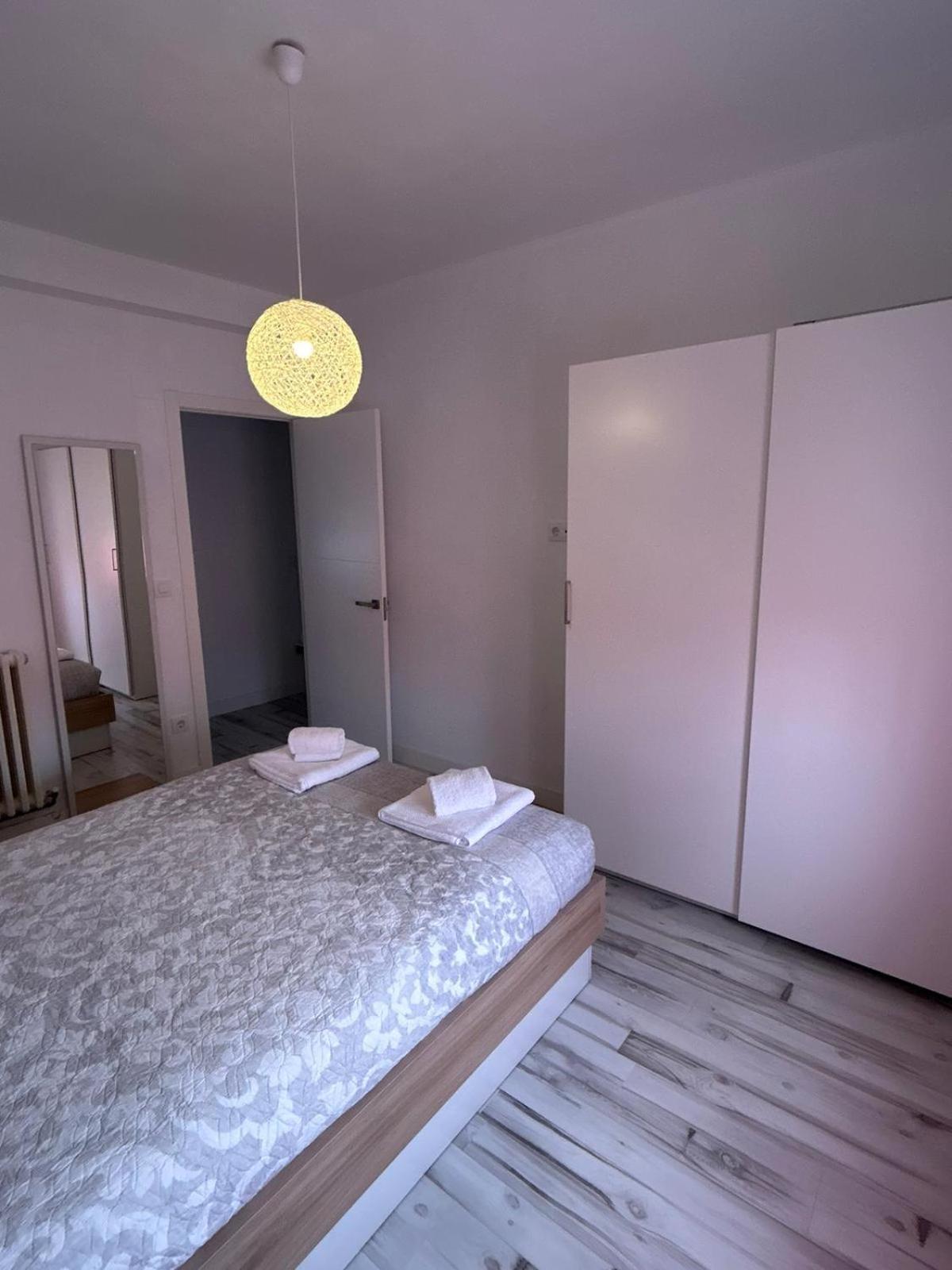 Apartamentos El Conde Santo Domingo De La Calzada Exteriör bild